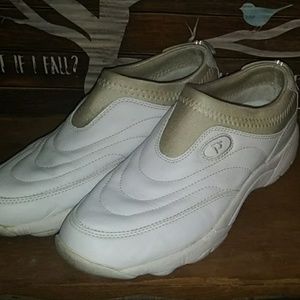 Propet Shock Obsorber walking shoe women 9M white